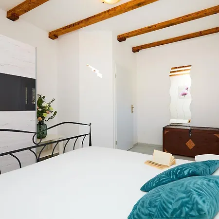 Sun Haven Villa Mravnica